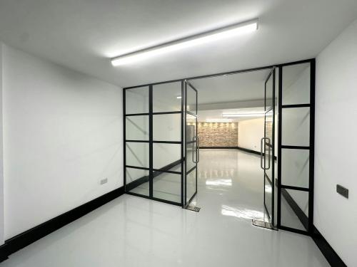 Arch 13a, Goswell Hill, Windsor, SL4