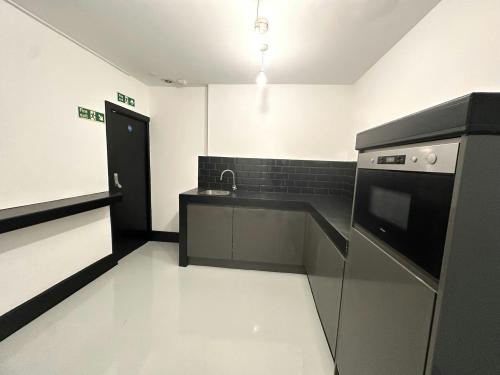 Arch 13a, Goswell Hill, Windsor, SL4