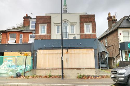 59-61 The Broadway, Haywards Heath, RH16