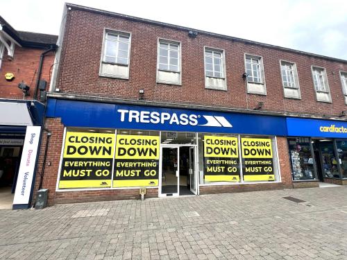 45/45A, West Street, Horsham, RH12