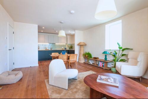 2 Flat 3, Manerium House, Manor Park, Manor Park, London, SE13