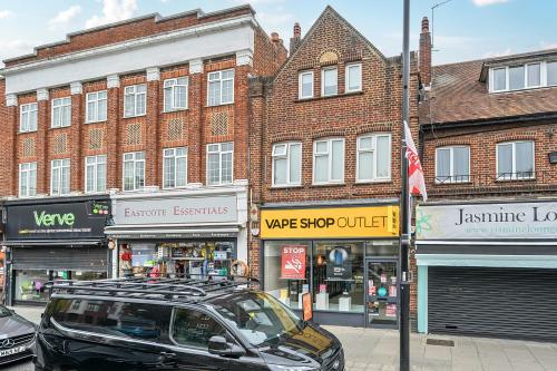 161 Field End Road, Pinner, HA5