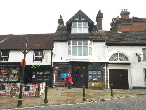 The Haybarn and Annexe, 25 Piries Place, Horsham, RH12