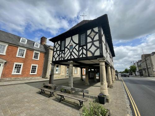 Potters Walk, Shop 2, 134 High Street, Royal Wootton Bassett, SN4