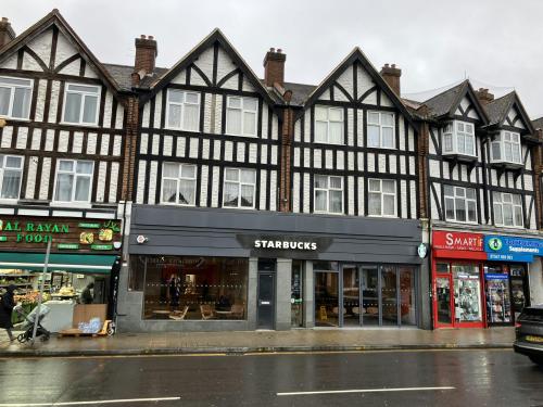 170/172 Central Road, Worcester Park, KT4