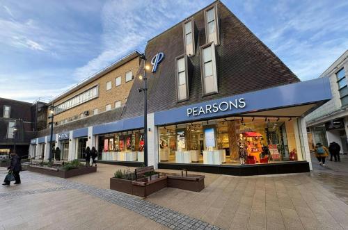 Pearsons, 11-14 The Town, Enfield, EN2