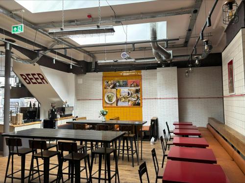 5 Ludgate Circus, City, London, EC4M