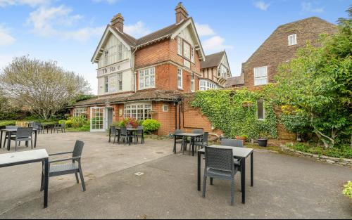 The Raven Hotel, Station Road, Hook, RG27