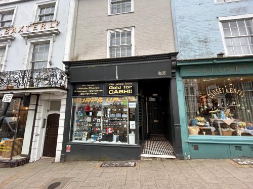 36 High Street, Lewes, BN7