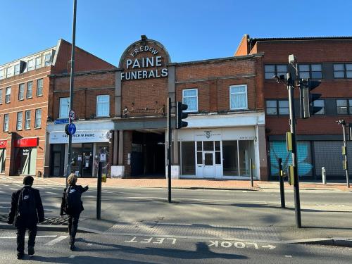 4 Coombe Lane, Raynes Park, London, SW20