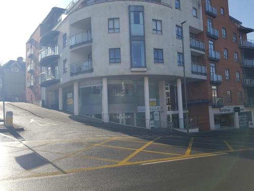 Unit 6 Trinity Gate, 14 Epsom Road, Guildford, GU1