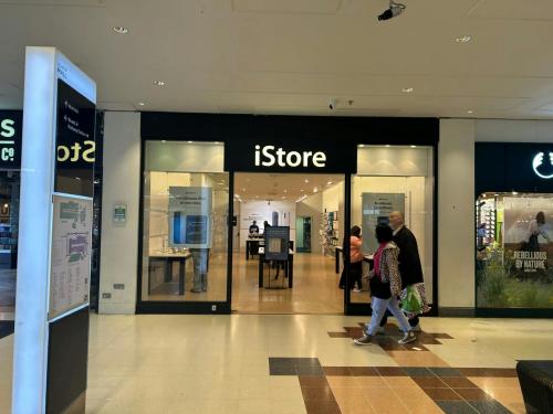 Unit 5, County Mall Shopping Centre, Crawley, RH10
