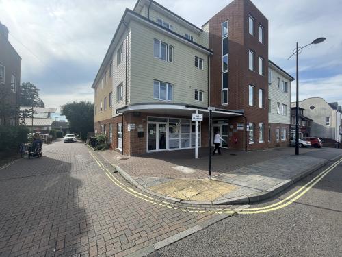 15 Swiss House, 9-11 St. George's Walk, Waterlooville, PO7