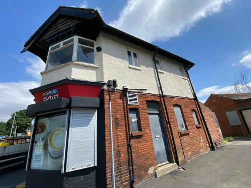 1 Hollin Park Mount, Easterly Road, Leeds, LS8