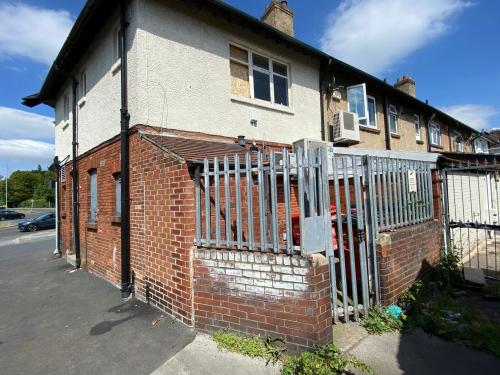 1 Hollin Park Mount, Easterly Road, Leeds, LS8