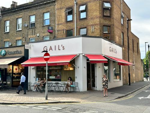290 Chiswick High Road, Chiswick, London, W4