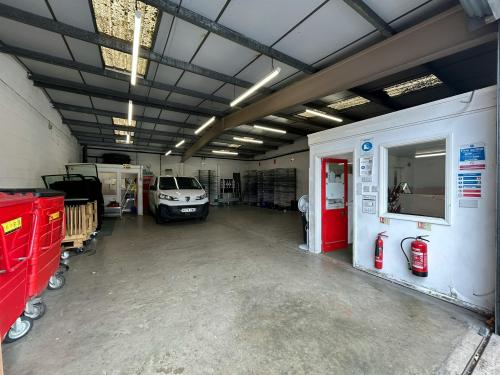 Unit 19, Central Trading Estate, Signal Way, Old Town, Swindon, SN3
