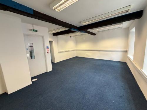 8 Silver Street, Wellingborough, NN8