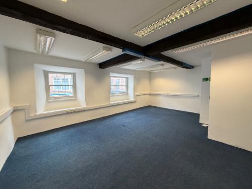 8 Silver Street, Wellingborough, NN8