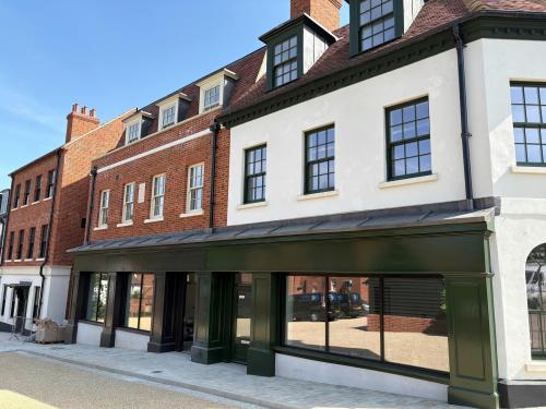 Salisbury Square, Old Hatfield, AL9