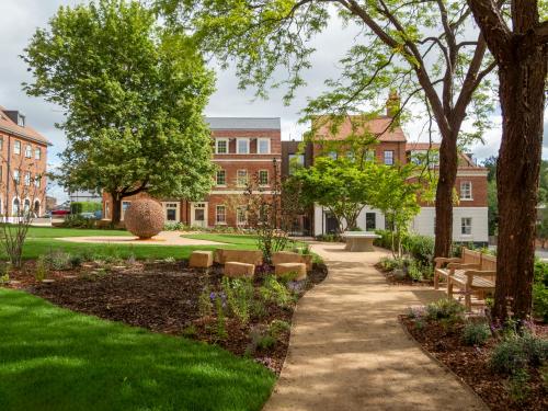 Salisbury Square, Old Hatfield, AL9