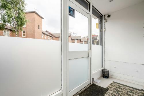 Ground floor, 102 Hoe Street, Walthamstow, London, E17