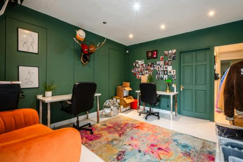 Ground floor, 102 Hoe Street, Walthamstow, London, E17