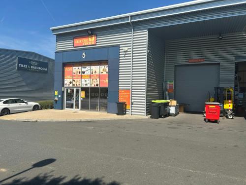 Unit 5, Trade City Bracknell, Western Road, Bracknell, RG12