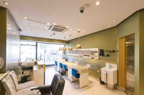 80 Queensway, Bayswater, London, W2