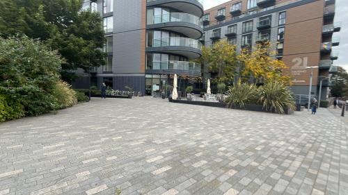 1 Cobblestone Square, Wapping, London, E1W