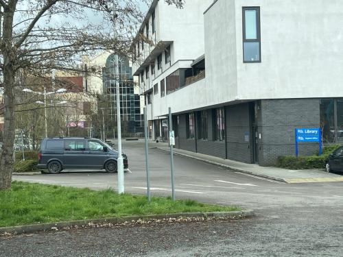 Unit 1B, Denvale Trade Park, Hasslett Avenue, Crawley, RH10
