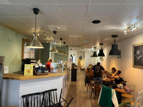 Unit 27, Swan Walk Shopping Centre, Horsham, RH12