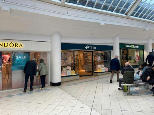 Unit 27, Swan Walk Shopping Centre, Horsham, RH12