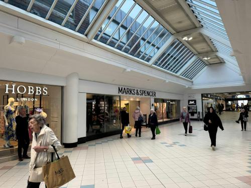 Unit 27, Swan Walk Shopping Centre, Horsham, RH12
