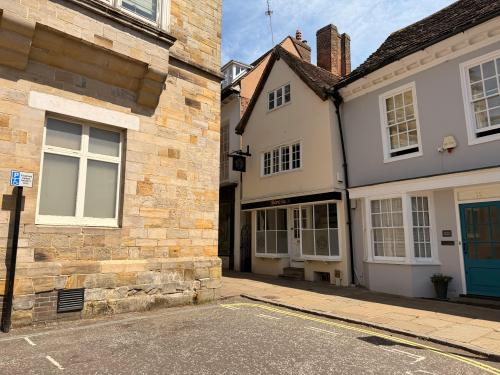 11 Market Square, Carfax, Horsham, RH12