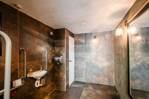Unit 3.02 Royal Wharf, 8 Royal Crest Avenue, Silvertown, London, E16