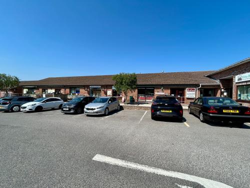 Unit 9, Wyevale Garden Centre, Bath Road, Thatcham, RG18
