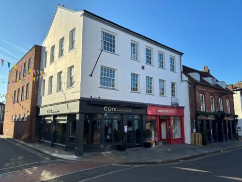 62/63 South Street, Chichester, PO19