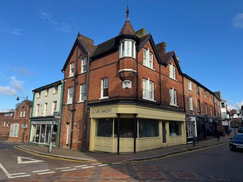 27-28 High Street, Tring, HP23
