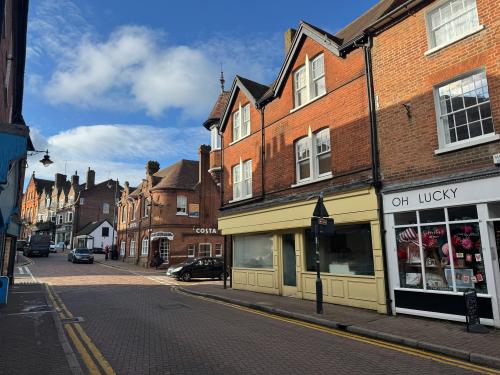 27-28 High Street, Tring, HP23