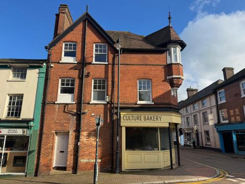27-28 High Street, Tring, HP23