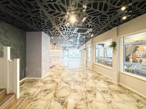 Unit 4, The Griffin Arcade, Kingston upon Thames, London, KT1