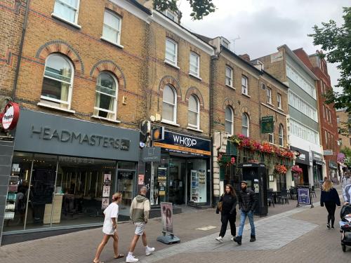 64 High Street, Sutton, SM1