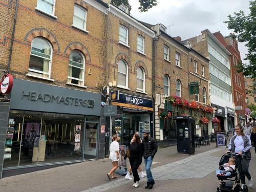 64 High Street, Sutton, SM1