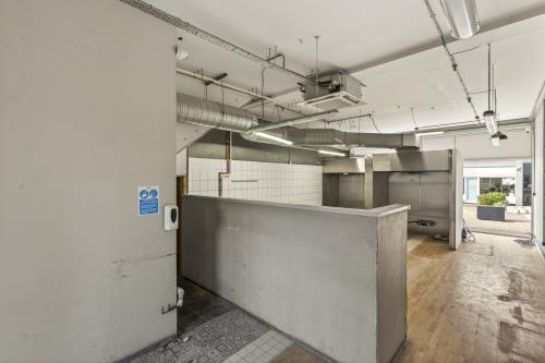 Unit 13, The Boulevard, Waterlooville, PO7