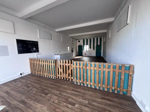 2 Tolworth Broadway, Surbiton, KT6