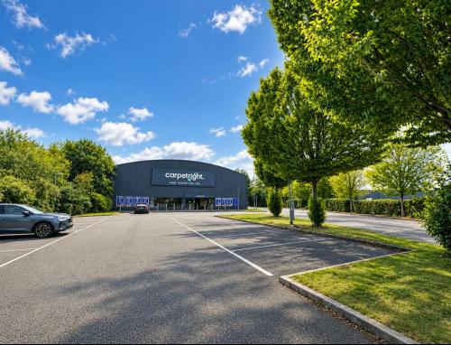 Former Carpetright, Bath Road, Chppenham, SN14