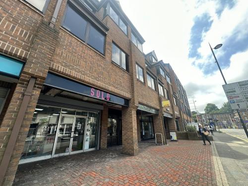 Unit 2b Chelsea Arcade, The Broadway, Haywards Heath, RH16