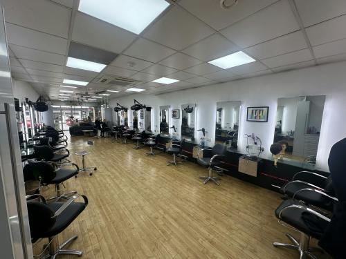 Unit 2b Chelsea Arcade, The Broadway, Haywards Heath, RH16