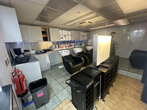 Unit 2b Chelsea Arcade, The Broadway, Haywards Heath, RH16